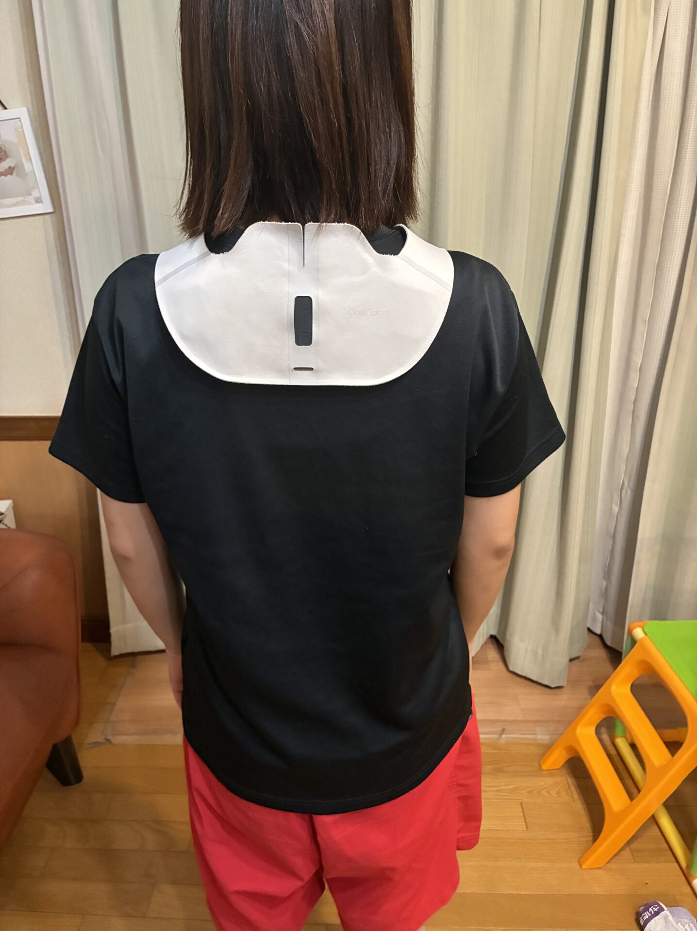 コリコランワイドを肩に装着した状態