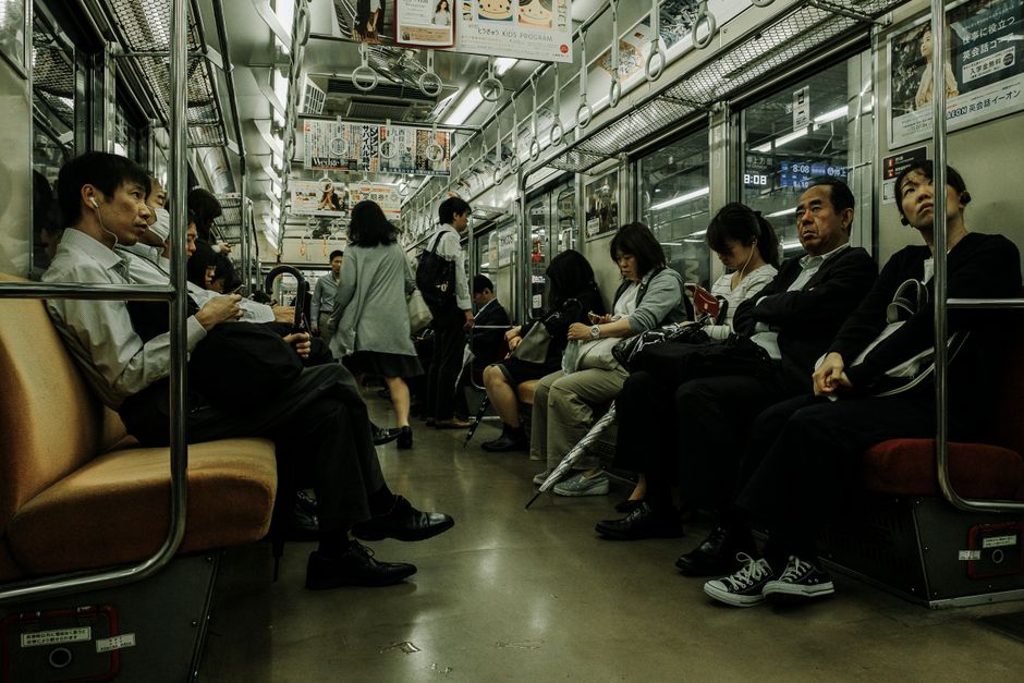 混雑した通勤電車